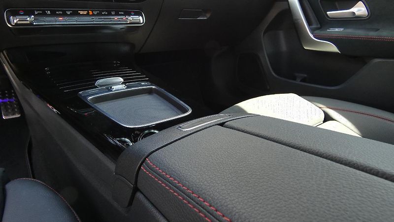 Mercedes-Benz Třídy A 220d DCT - fotka 6 z 22