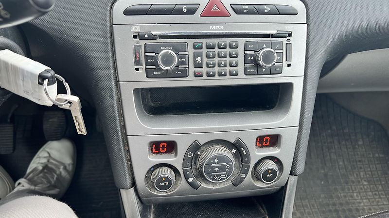 Peugeot 308 2.0 HDi 6M/T panorama - fotka 10 z 10