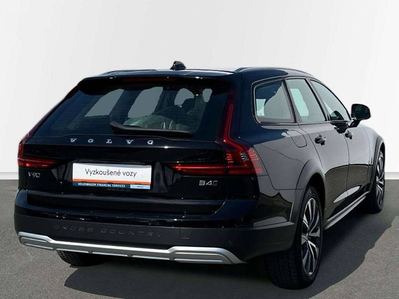 Volvo V90 (2024) B4 AWD diesel Ultimate Auto - fotka 2 z 20