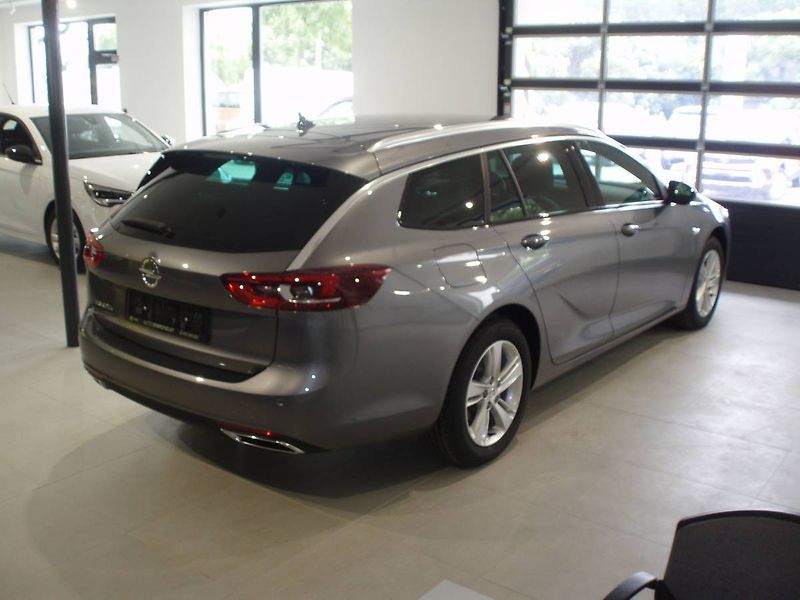 Opel Insignia Elegance Sports Tourer F 2.0 D - fotka 5 z 21