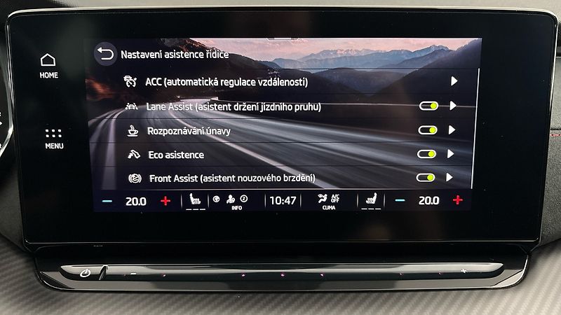 Škoda Octavia 2.0 TSI DSG RS Combi - fotka 23 z 26