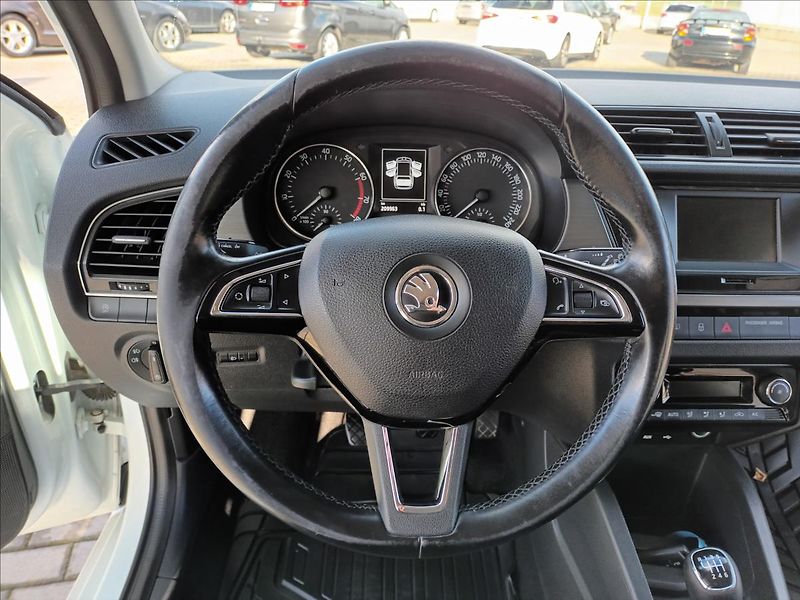 Škoda Fabia 1,2 TSI,81KW,SERVIS,KOLA,VÝHŘE - fotka 12 z 47