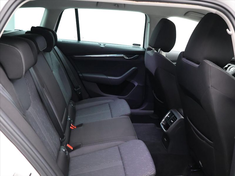 Škoda Octavia 2,0 TDI DSG 4x4 CZ Style DPH - fotka 12 z 34