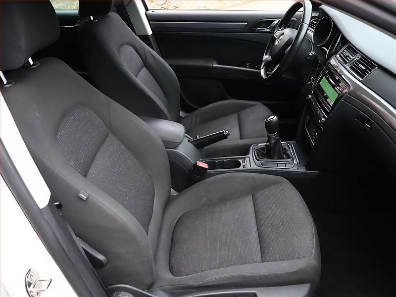 Škoda Superb (2014) Ambition Plus 1.4 TSI, ČR - fotka 7 z 15
