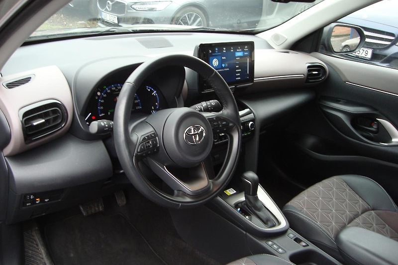 Toyota Yaris Cross (2024) 1.5 Hybrid,ČR,1.Maj.Exetucive - fotka 25 z 83