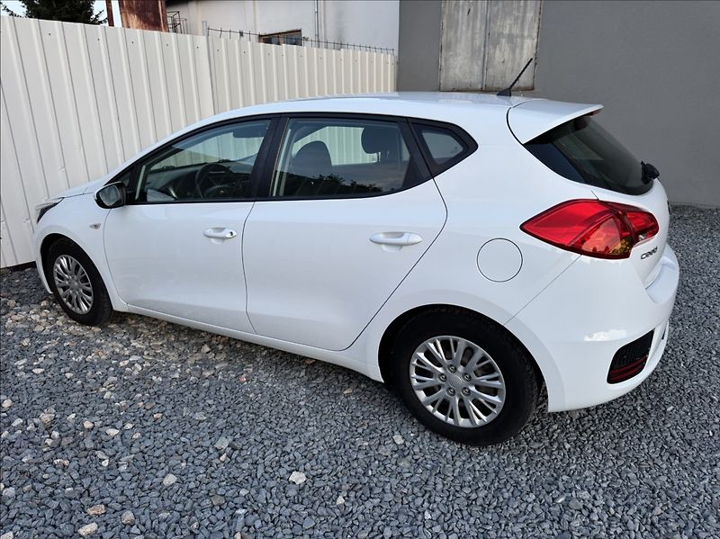 Kia Ceed 1,6 GDI 99kW tempomat původ ČR - fotka 10 z 50