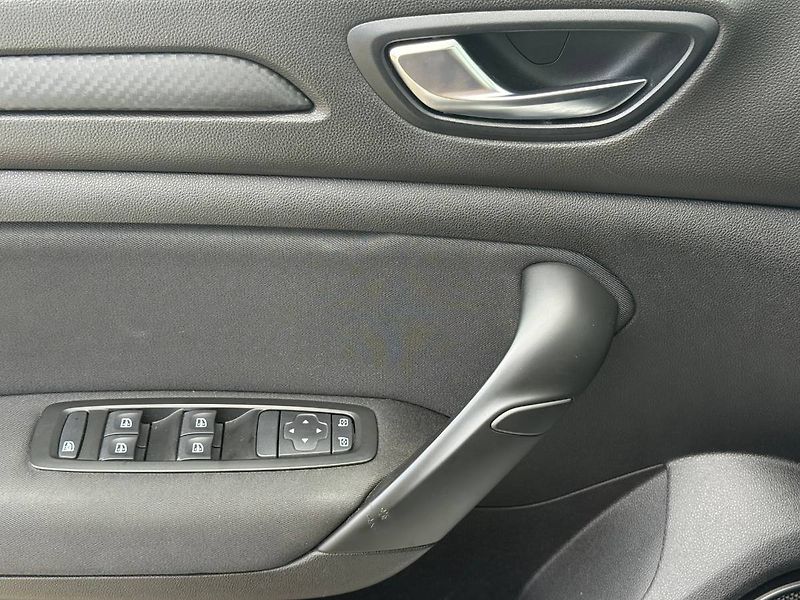 Renault Mégane (2019) 1.3 TCe 75 kW Life - fotka 18 z 20