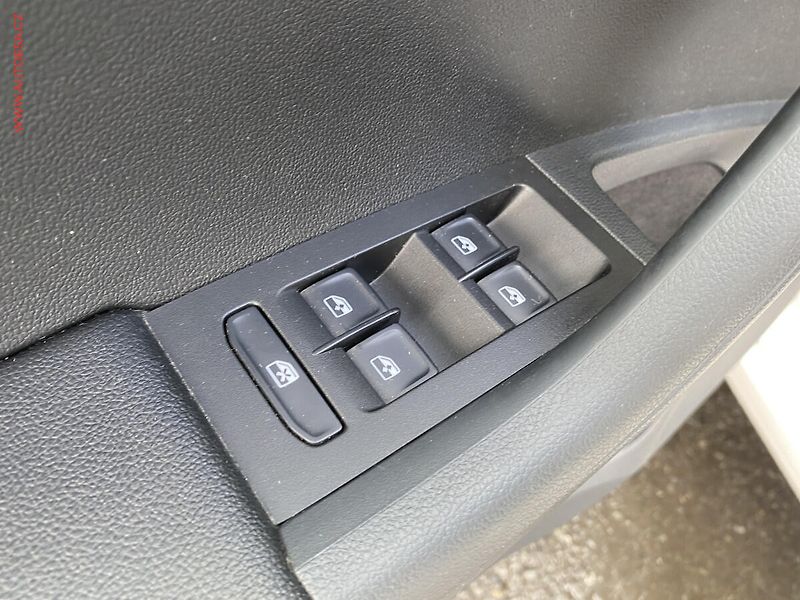 Škoda Octavia (2019) 1.6 TDi, ČR, Style, LED - fotka 13 z 18