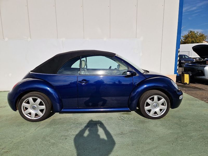 Volkswagen New Beetle Highline 2.0 - fotka 6 z 31