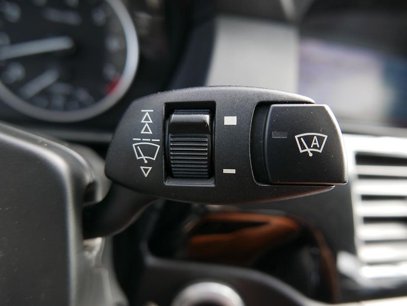 BMW Řada 5 530Xi 200kW Automat REZERVACE - fotka 31 z 41