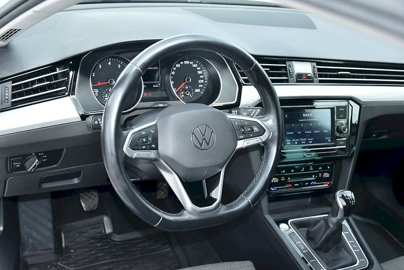 Volkswagen Passat (2021) BUSINESS 1.5 TSI 110kW - fotka 15 z 33