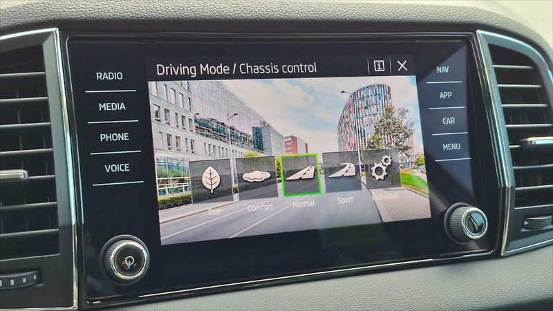 Škoda Karoq 2,0 TDI 110kW Style Exclusive - fotka 22 z 30