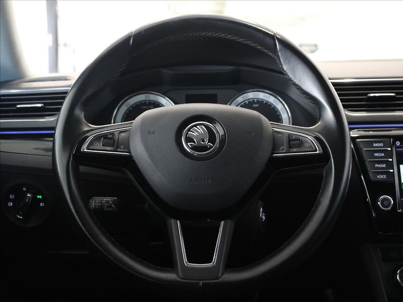 Škoda Superb 2,0 TDi 140kW Laurin & Klement - fotka 9 z 32