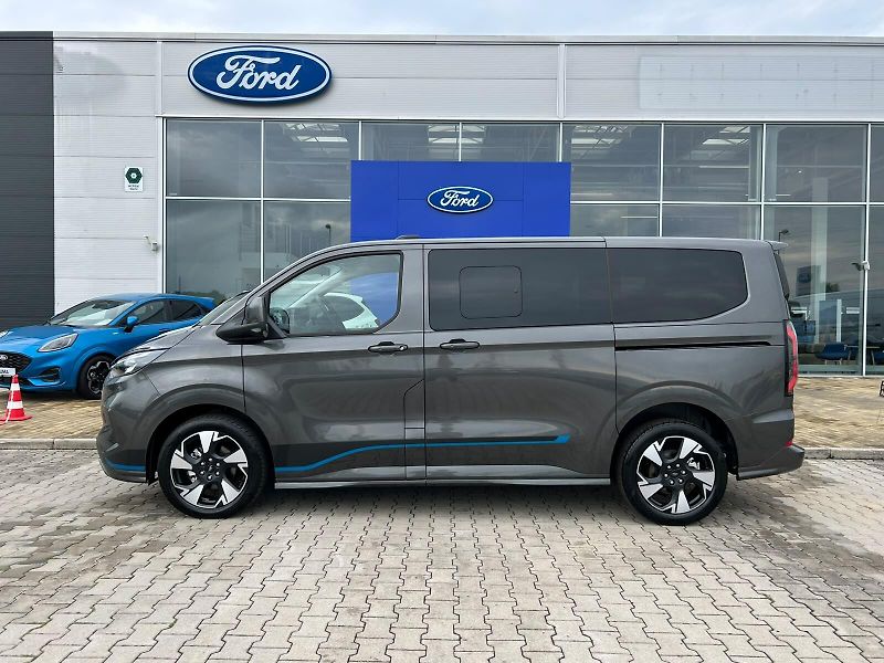 Ford Tourneo Custom (2025) Sport L1, Tourneo, 2.0 EcoBlue - fotka 2 z 19