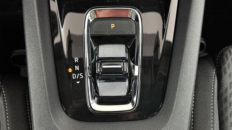 Škoda Octavia 2.0 TDI DSG Style Combi - fotka 23 z 27