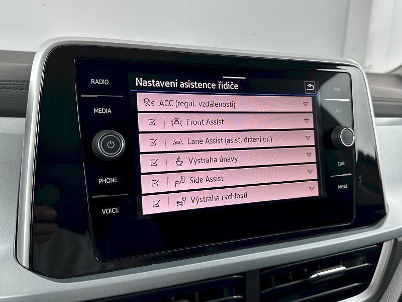 Volkswagen T-Roc (2025) Life GOAL 1.0 TSI 85kW - fotka 13 z 27