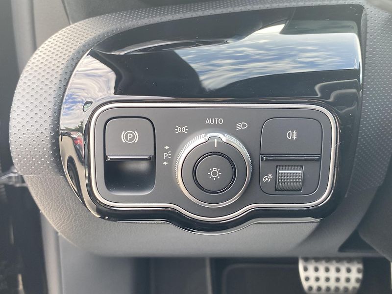 Mercedes-Benz Třídy A A 200d AMG - fotka 21 z 25