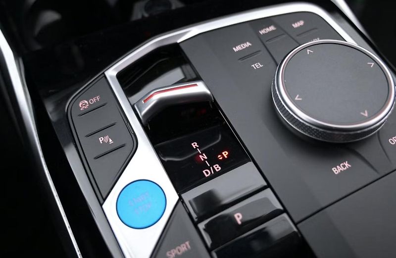 BMW i4 eDrive40 GC SoH 96% Tažné Kam - fotka 18 z 26