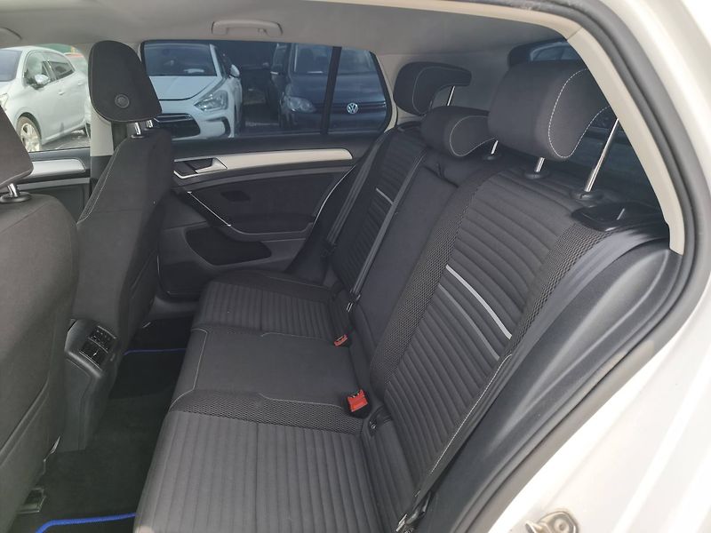 Volkswagen Golf (2014) - fotka 36 z 42