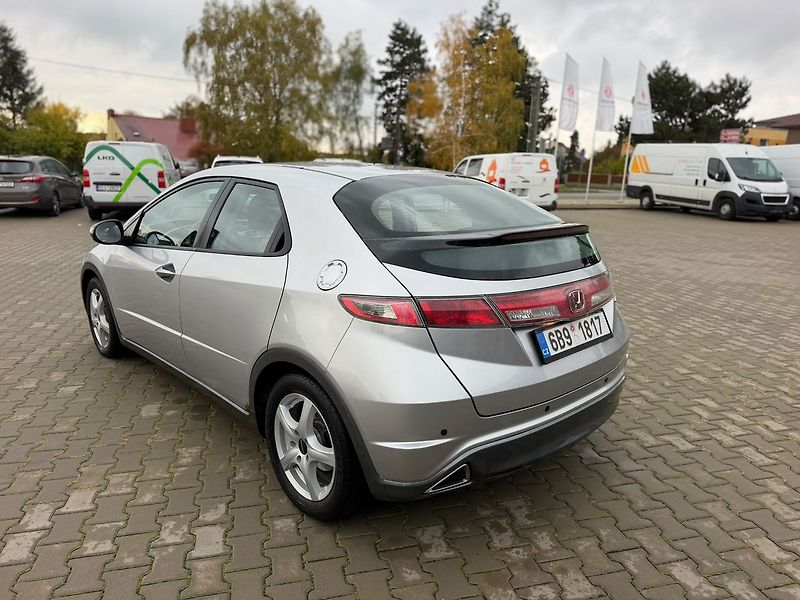 Honda Civic 1.4i Comfort 100 MAN6 - fotka 17 z 26