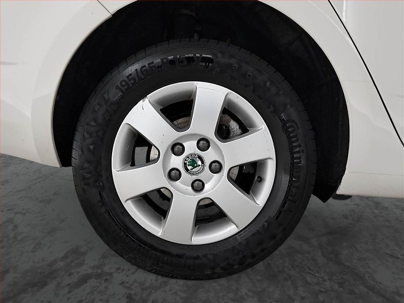 Škoda Octavia (2014) 1.6 TDI, Tempomat - fotka 15 z 15