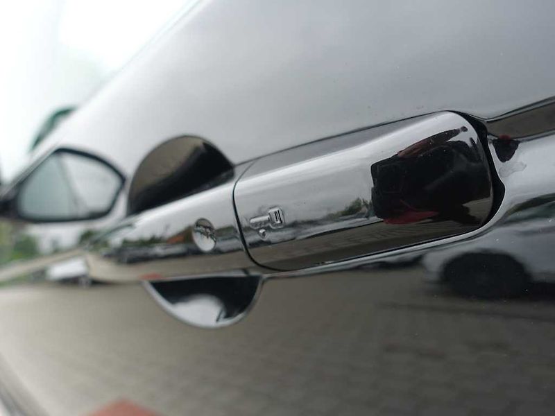 Land Rover Discovery Sport 2,0 R-Dynamic SE D200 - fotka 35 z 36