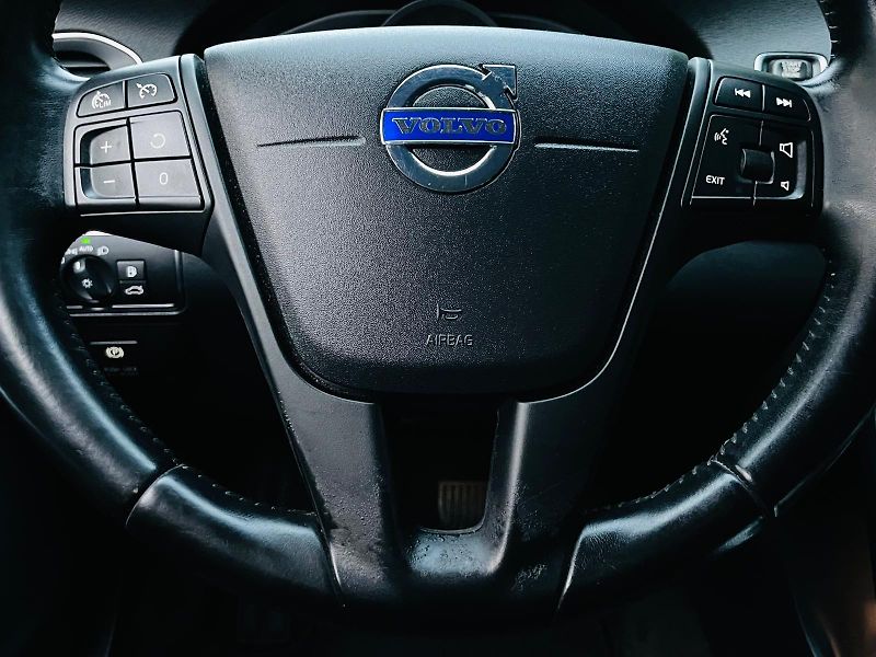 Volvo V60 2.0D3 5V AUT VÝHŘEV SERVISKA - fotka 27 z 47