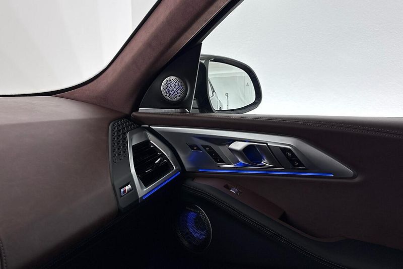 BMW XM 50e - fotka 19 z 26