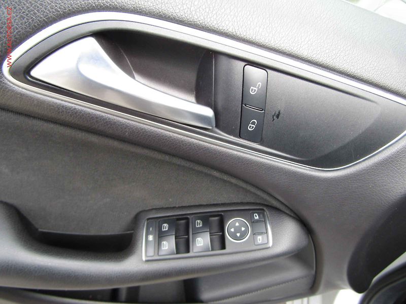 Mercedes-Benz Třídy B (2012) 1.6i B200, AT, bixen, navi, - fotka 11 z 24