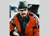V komedii o jedno věhlasném závodu z roku 1981 si společně s celou řadou dalších hvězd zahrál i Burt Reynolds. Zkuste uhodnout, o jaký závod se jednalo?