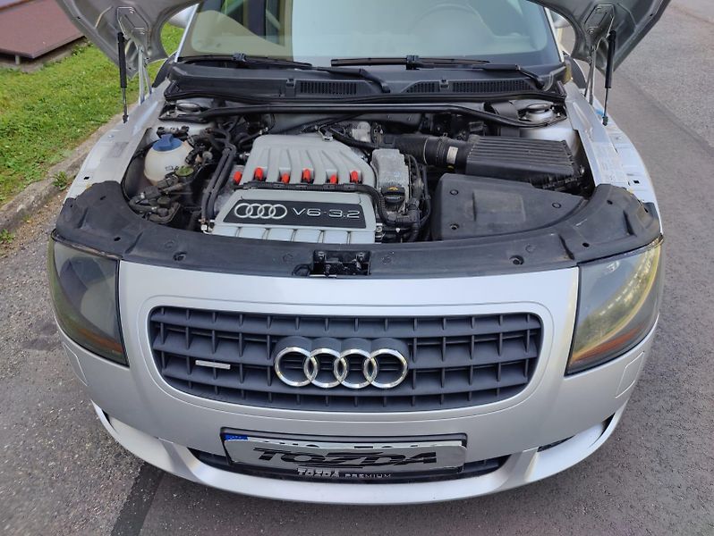 Audi TT 3,2i V6 quattro / automat / - fotka 23 z 35