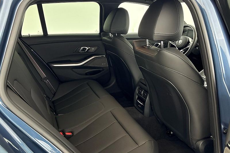 BMW Řada 3 řady 3 | 330d xDrive - fotka 11 z 25
