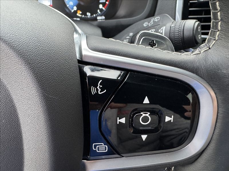 Volvo XC90 2,0 T6 AWD Drive-E 2.0L R-Desi - fotka 32 z 50