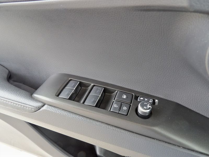 Toyota Camry 2.5 Hybrid Comfort ČR DPH - fotka 15 z 27