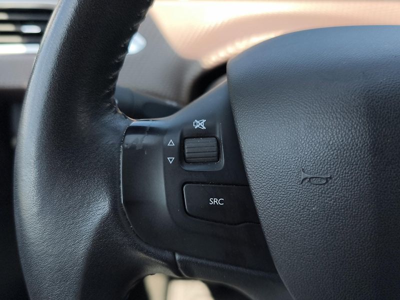 Peugeot 2008 (2015) ACTIVE 1.6 e-HDI 68kW, ČR, 1. - fotka 11 z 24