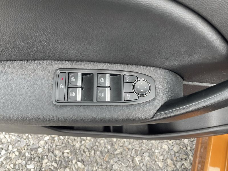 Renault Captur (2023) 1.0 TCe,67kW,Intens,1.Maj,ČR - fotka 26 z 32