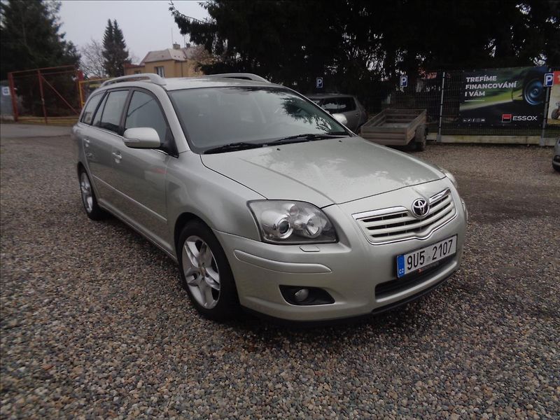 Toyota Avensis 2,0 - fotka 1 z 18