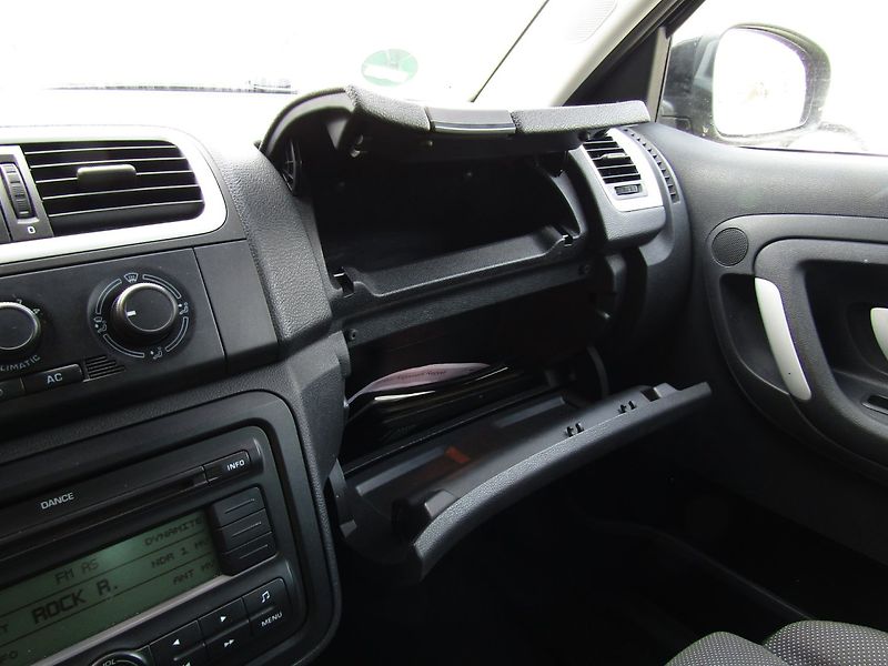 Škoda Fabia (2008) 1.4 16V  63kW  SPORT - fotka 36 z 38