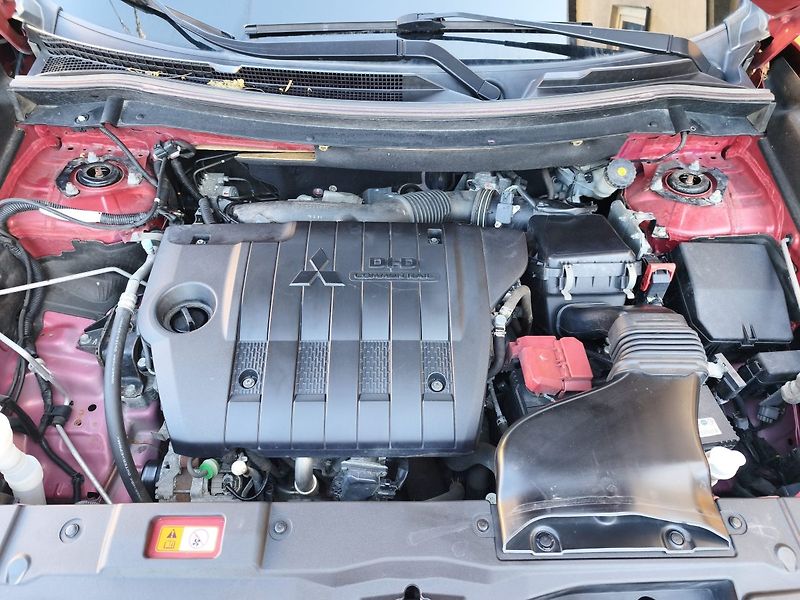 Mitsubishi Outlander (2015) - fotka 32 z 38