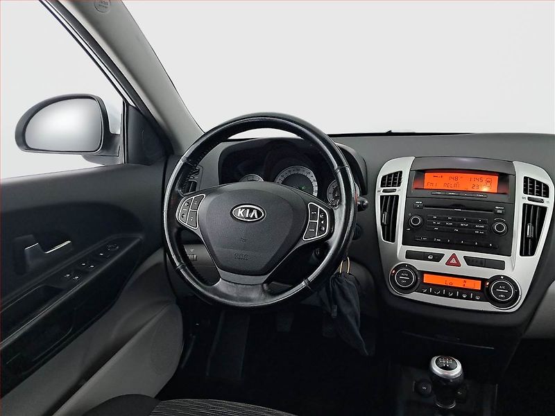 Kia Ceed (2009) 1.6 CVVT, nová STK, zamluveno - fotka 7 z 17