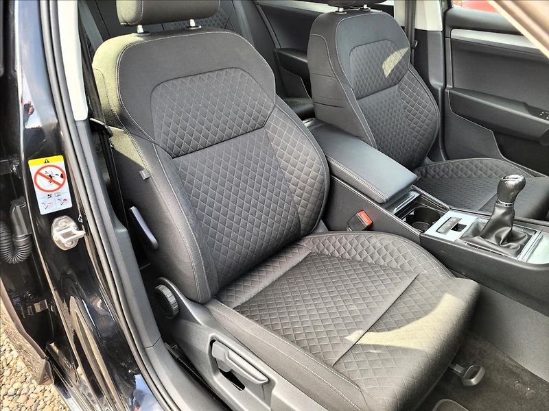 Škoda Superb 1,5 zálohováno - fotka 11 z 50