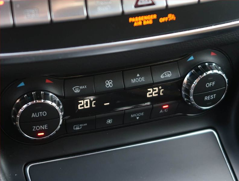 Mercedes-Benz GLA (2017) 220 d 4MATIC, 4X4 - fotka 20 z 25