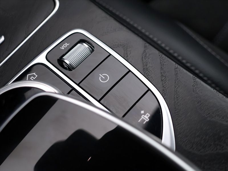 Mercedes-Benz Třídy C 3,0 400 245kW 4Matic AMG - fotka 32 z 40