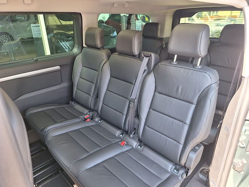 Peugeot Traveller (2025) ALLURE Long 2.2 BHDi 180k EAT8 - fotka 21 z 22