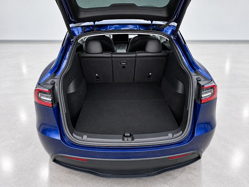 Tesla Model Y (2022) Long Dual Motor AWD-FSD-2022 - fotka 19 z 21
