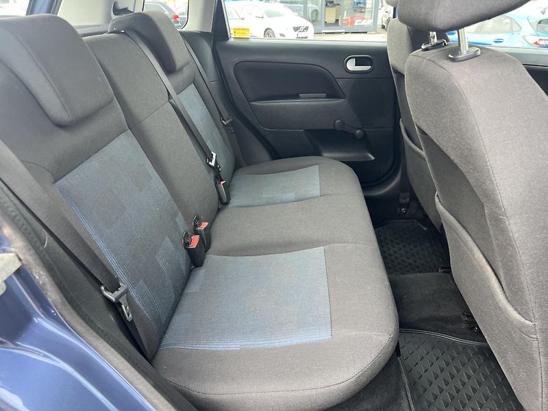 Ford Fiesta 1.3i 51Kw ČR TAŽNÉ KLIMA - fotka 23 z 36
