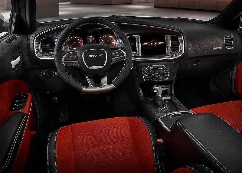 Dodge Charger SRT Hellcat.