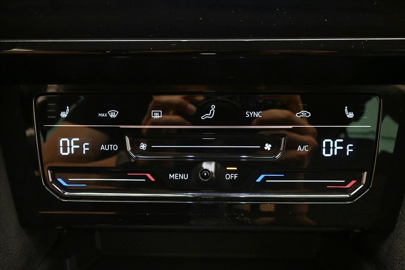 Volkswagen Passat 2,0 TDI 110 kW DSG Business Zá - fotka 21 z 31