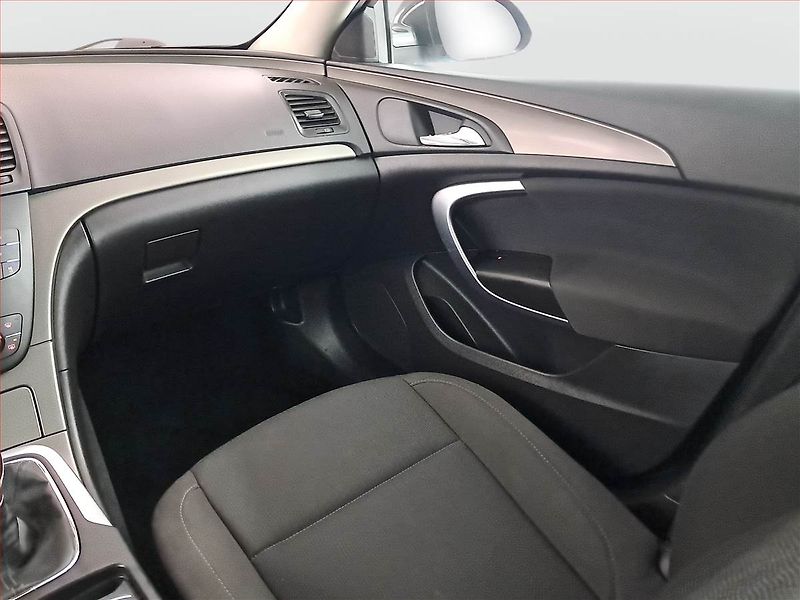 Opel Insignia (2010) 2.0 CDTI, po STK, Tažné - fotka 8 z 17