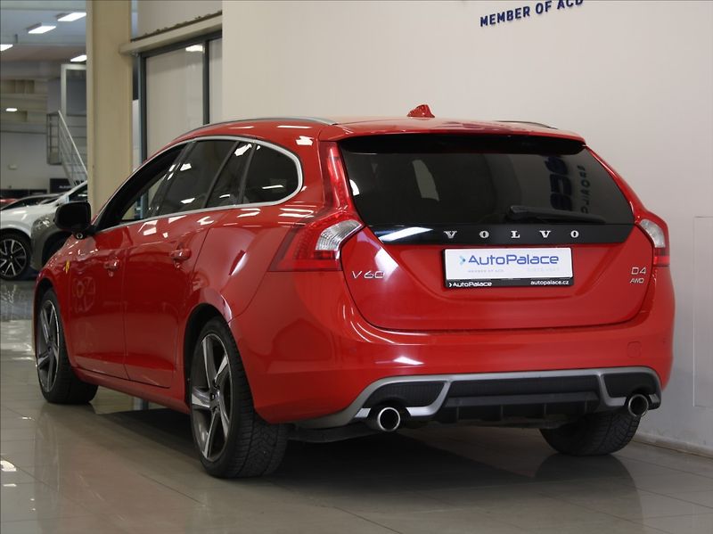 Volvo V60 2,4 D4 AT AWD R-Desing ČR - fotka 3 z 20